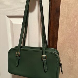 Coach Green Leather Shoulder Bag with Elegant Design